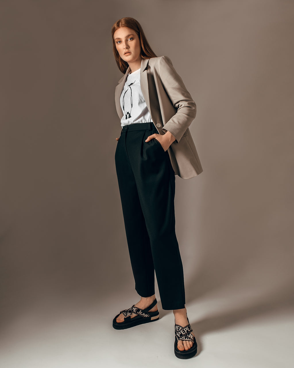 Kelnės aukštu liemeniu